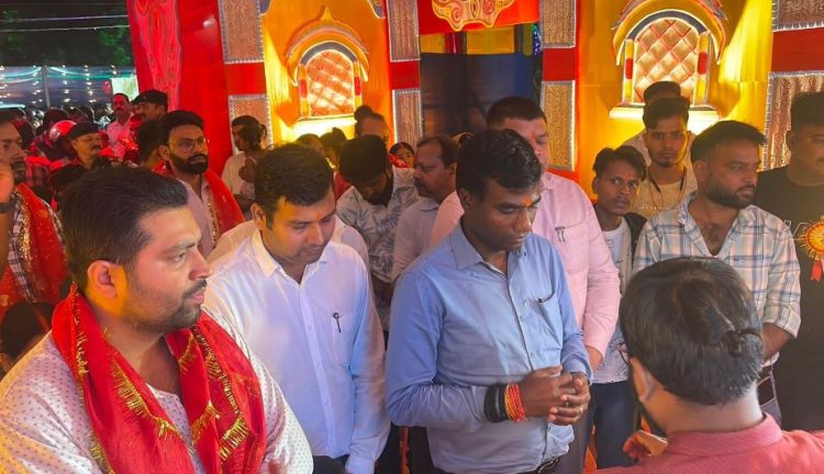 रांची में गणपति पूजा को लेकर प्रशासन अलर्ट, डीसी ने पंडालों का किया निरीक्षण 1 रांची में गणपति पूजा को लेकर प्रशासन अलर्ट, डीसी ने पंडालों का किया निरीक्षण