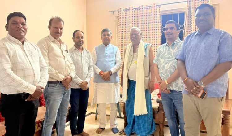 खूंटी पहुंचे भाजपा प्रदेश अध्यक्ष आदित्य साहू, कड़िया मुंडा से की मुलाकात