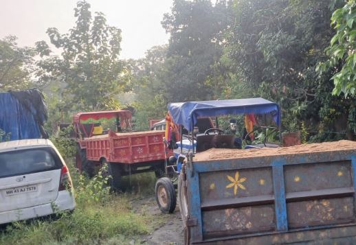 कोडरमा के नीमाडीह बालू घाट पर पुलिस की छापेमारी-दो ट्रैक्टर जब्त, चालक गिरफ्तार 1 कोडरमा के नीमाडीह बालू घाट पर पुलिस की छापेमारी-दो ट्रैक्टर जब्त, चालक गिरफ्तार
