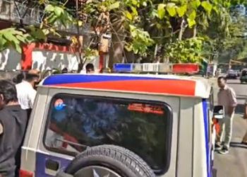 रांची एसएसपी आवास के सामने हंगामा, चार बच्चों के साथ आत्मदाह की कोशिश