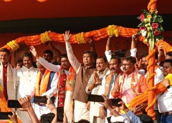 आजसू नेता हरेलाल महतो भाजपा में शामिल, बाबूलाल ने कानून-व्यवस्था पर उठाए सवाल 8 आजसू नेता हरेलाल महतो भाजपा में शामिल, बाबूलाल ने कानून-व्यवस्था पर उठाए सवाल