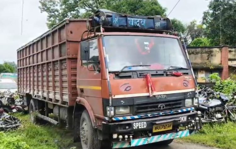 मैथन में 22 मवेशियों से लदा कंटेनर जब्त, चालक गिरफ्तार 1 मैथन में 22 मवेशियों से लदा कंटेनर जब्त, चालक गिरफ्तार