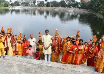रांची के डोरंडा में निकली भव्य कलश शोभायात्रा, बटन तालाब से जल लेकर पहुंचे श्रद्धालु