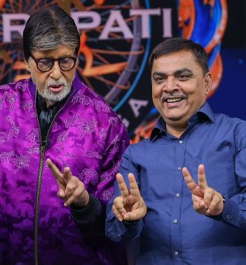 केबीसी के सेट पर अमिताभ बच्चन से मिले जेएससीए उपाध्यक्ष संजय पांडेय