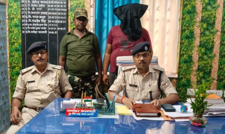 धनबाद में नकली टाटा नमक फैक्ट्री का भंडाफोड़, भारी मात्रा में रैपर के साथ संचालक गिरफ्तार