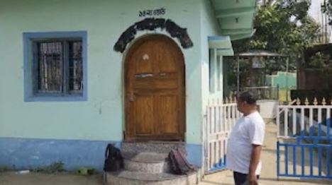 दुर्गापुर में टीएमसी ऑफिस में 'तोड़फोड़ के बाद जड़ा ताला, भाजपा पर आरोप-विधायक का करारा जवाब 1 दुर्गापुर में टीएमसी ऑफिस में 'तोड़फोड़ के बाद जड़ा ताला, भाजपा पर आरोप-एमएलए ने दिया करारा जवाब