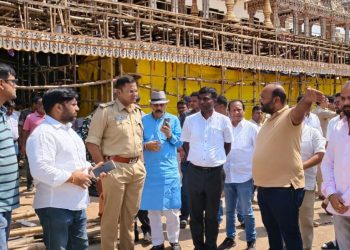 दुर्गापूजा को लेकर रांची प्रशासन अलर्ट, डीसी-एसएसपी ने पूजा पंडालों का किया निरीक्षण 14 दुर्गापूजा को लेकर रांची प्रशासन अलर्ट, डीसी-एसएसपी ने पूजा पंडालों का किया निरीक्षण