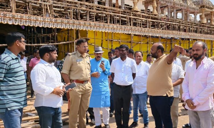 दुर्गापूजा को लेकर रांची प्रशासन अलर्ट, डीसी-एसएसपी ने पूजा पंडालों का किया निरीक्षण 1 दुर्गापूजा को लेकर रांची प्रशासन अलर्ट, डीसी-एसएसपी ने पूजा पंडालों का किया निरीक्षण