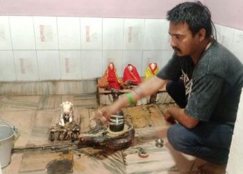 दुर्गापूजा से पहले मंदिरों पर चोरों का धावा, धानकूड़ा शिव मंदिर से पीतल के नाग बाबा की चोरी