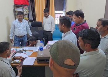 चतरा अनुमंडल कार्यालय में ACB का छापा, रिश्वत लेते सहायक प्रशासी अधिकारी गिरफ्तार