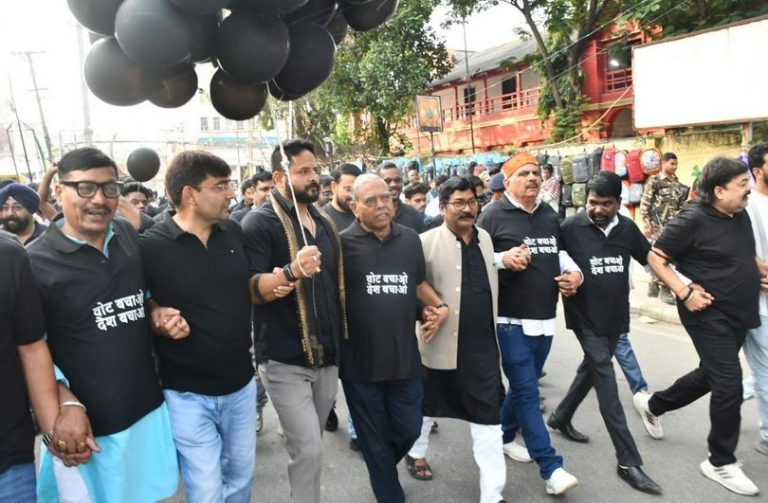 रांची में कांग्रेस का काला दिवस, SIR के खिलाफ विरोध मार्च; ज्ञानेश कुमार के इस्तीफे की मांग