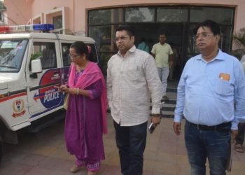 धनबाद उपायुक्त के आदेश पर डॉक्टर मिहिर के खिलाफ प्राथमिकी दर्ज, फर्जी हस्ताक्षर से लाइसेंस लेने का आरोप