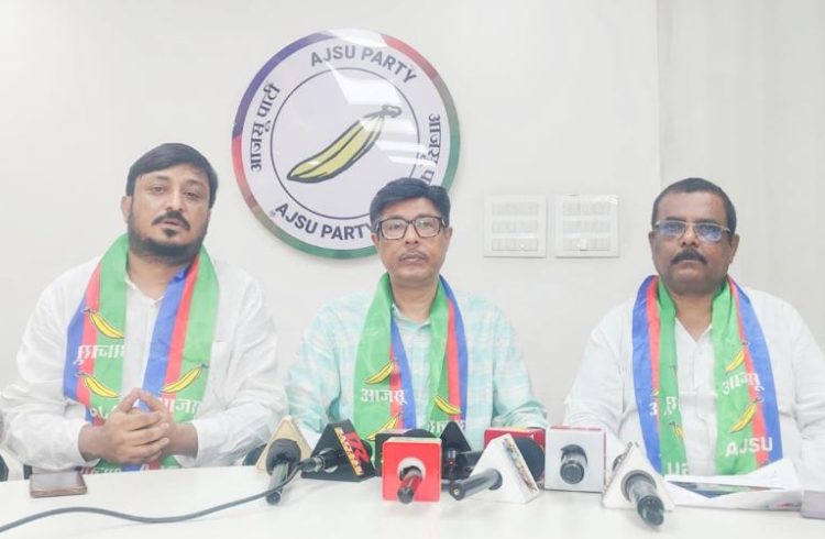धनबाद में आजसू का जनाक्रोश मार्च, भ्रष्टाचार और माफिया राज के खिलाफ उलगुलान का ऐलान 1 धनबाद में आजसू का जनाक्रोश मार्च, भ्रष्टाचार और माफिया राज के खिलाफ उलगुलान का ऐलान