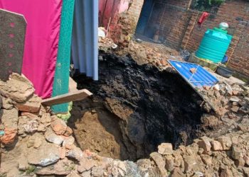 Breaking News: लोयाबाद 7 नंबर मुस्लिम मोहल्ला में भू-धंसान, एक घर जमींदोज 10 Breaking News: लोयाबाद 7 नंबर मुस्लिम मोहल्ला में भू-धंसान, एक घर जमींदोज