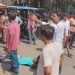 ई-रिक्शा चालकों का फूटा गुस्सा, ट्रैफिक थाना के पास सड़क जाम कर किया प्रदर्शन 6 ई-रिक्शा चालकों का फूटा गुस्सा, ट्रैफिक थाना के पास सड़क जाम कर किया प्रदर्शन