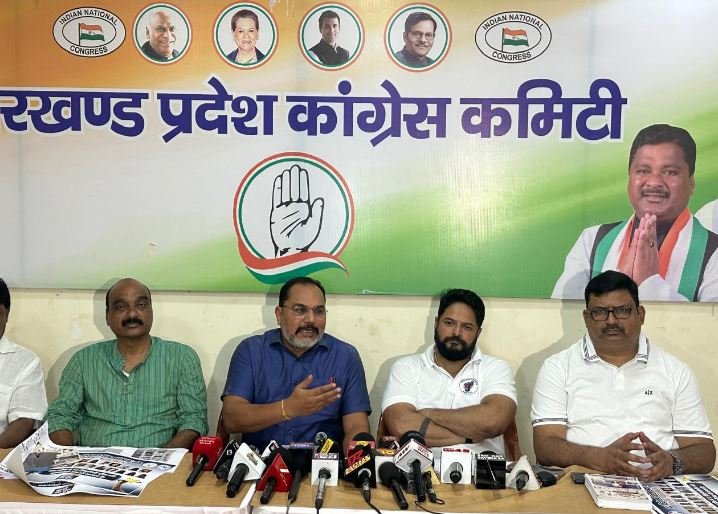 पेपर लीक पर प्रदीप यादव का बड़ा हमला, बोले-युवाओं का भविष्य खतरे में