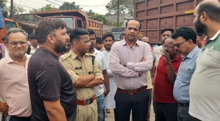 जामताड़ा में दर्दनाक सड़क हादसा-युवक की मौत, आक्रोशित लोगों ने किया रोड जाम