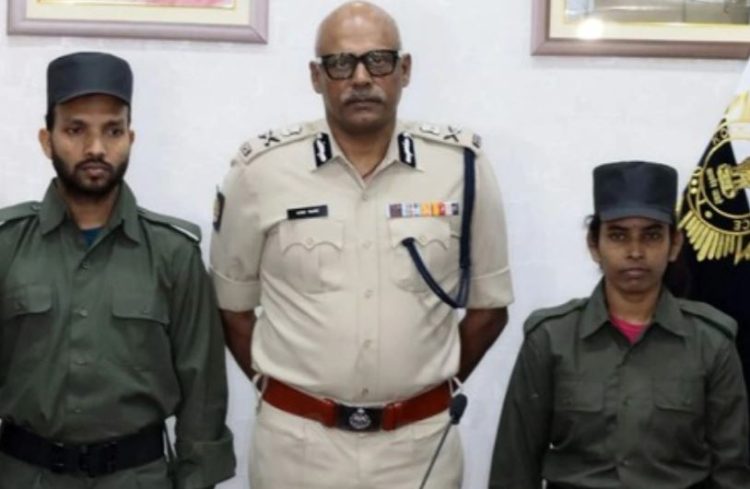 किशनजी के करीबी मोस्ट वांटेड माओवादी मंगल और मालती ने किया सरेंडर