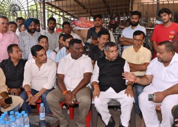 हिमांशु सिंह के परिजनों से मिले आदित्य साहू, उठाई CBI जांच की मांग