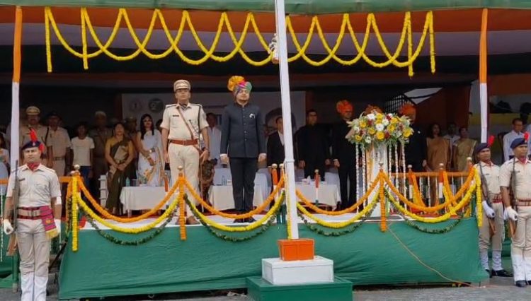 धनबाद में धूमधाम से मना 80वां स्वतंत्रता दिवस, CRPF की प्लाटून प्रथम