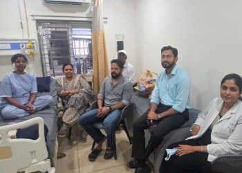 जंतर-मंतर प्रदर्शन में घायल छात्रा से मंत्री दीपिका पांडे ने की मुलाकात