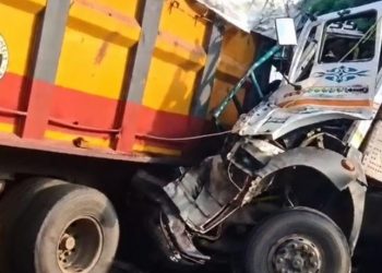 रांची-गुमला NH पर भीषण सड़क हादसा, हाइवा चालक और खलासी की मौत 4 रांची-गुमला NH पर भीषण सड़क हादसा, हाइवा चालक और खलासी की मौत