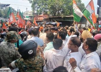 जमशेदपुर में बवाल! बिष्टुपुर में भाजपा और कांग्रेस कार्यकर्ताओं में झड़प-कई लोग घायल