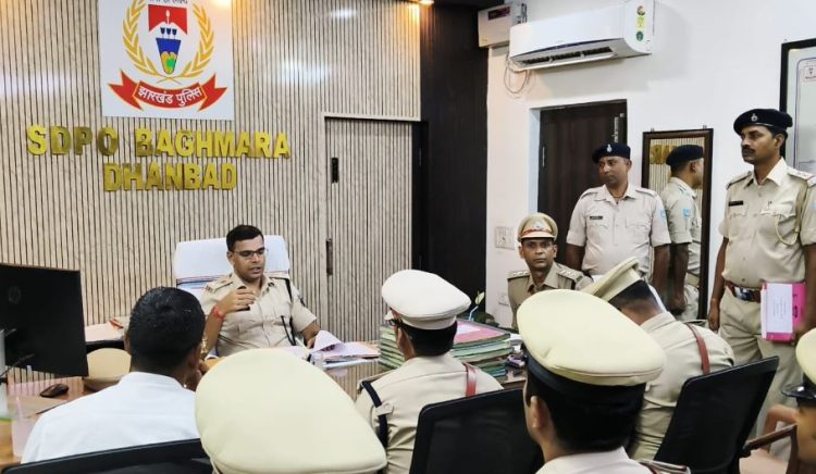 एसएसपी प्रभात कुमार ने बाघमारा अनुमंडल पुलिस कार्यालय का निरीक्षण किया, दिए आवश्यक दिशा-निर्देश 1 एसएसपी प्रभात कुमार ने बाघमारा अनुमंडल पुलिस कार्यालय का निरीक्षण किया, दिए आवश्यक दिशा-निर्देश
