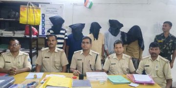 कांके में चोर गिरोह पर पुलिस का हंटर, पांच आरोपी गिरफ्तार 12 कांके में चोर गिरोह पर पुलिस का हंटर, पांच आरोपी गिरफ्तार