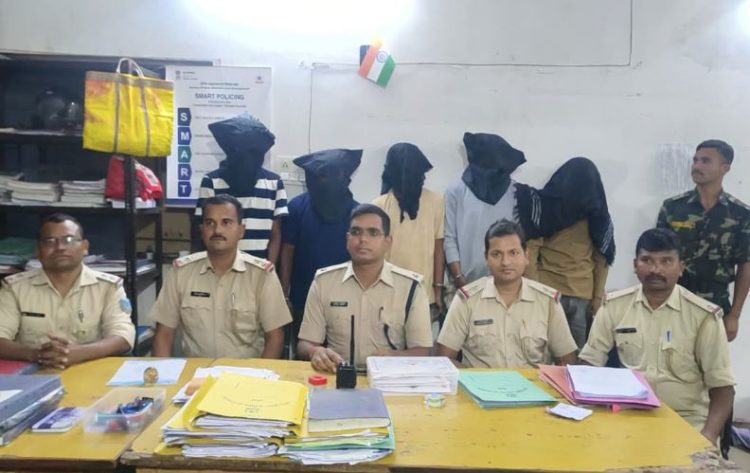 कांके में चोर गिरोह पर पुलिस का हंटर, पांच आरोपी गिरफ्तार 1 कांके में चोर गिरोह पर पुलिस का हंटर, पांच आरोपी गिरफ्तार