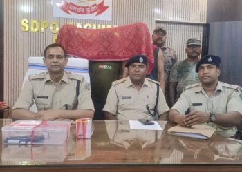 Dhanbad Breaking: कतरास में गैंगवार के बाद पुलिस का बड़ा एक्शन, तीन आरोपी गिरफ्तार