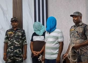 धनबाद में प्रिंस खान गैंग की बड़ी साजिश नाकाम, दो बदमाश हथियार व जिंदा बम के साथ गिरफ्तार