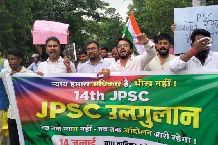 JPSC रिजल्ट विवाद पर युवा आजसू का जोरदार प्रदर्शन, पुलिस और युवा आजसू कार्यकर्ताओं के बीच झड़प