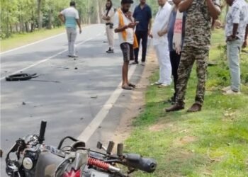 जामताडा़ में तेज रफ्तार का कहर-अज्ञात वाहन की टक्कर से बाइक सवार की मौके पर मौत