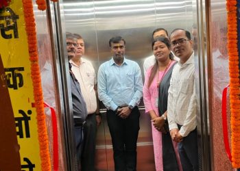 अब रांची समाहरणालय में सीढ़ियों की परेशानी खत्म, डीसी ने 3 नई हाईटेक लिफ्ट का किया उद्घाटन