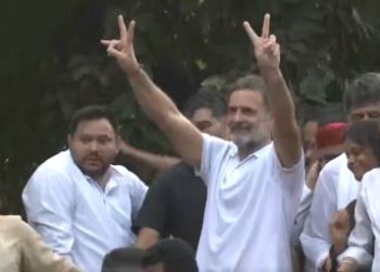 Breaking News: SIR में गड़बड़ी के आरोप पर विपक्ष का मार्च, 11 विपक्षी नेताओं ने सुप्रीम कोर्ट में दाखिल की याचिका