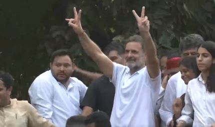 Breaking News: SIR में गड़बड़ी के आरोप पर विपक्ष का मार्च, 11 विपक्षी नेताओं ने सुप्रीम कोर्ट में दाखिल की याचिका 1 Breaking News: SIR में गड़बड़ी के आरोप पर विपक्ष का मार्च, 11 विपक्षी नेताओं ने सुप्रीम कोर्ट में दाखिल की याचिका