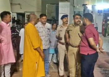 खाऊ गली में वेज रॉल को लेकर विवाद-चाकूबाजी में युवक की मौत तीन लहुलुहान
