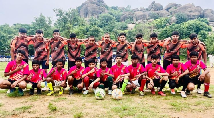 एम.एम.के. हाई स्कूल में इंटर हाउस फुटबॉल टूर्नामेंट का भव्य शुभारंभ, टाइगर ने ग्लाइडर को 3-0 से हराया 1 एम.एम.के. हाई स्कूल में इंटर हाउस फुटबॉल टूर्नामेंट का भव्य शुभारंभ, टाइगर ने ग्लाइडर को 3-0 से हराया
