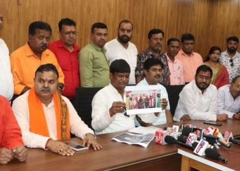 “तस्वीरों के साथ सांसद ढुलू महतो का बड़ा हमला: ‘प्रिंस खान के शूटर्स को संरक्षण दे रहे विधायक’, बोले- मैं कलयुग का अभिमन्यु हूं”