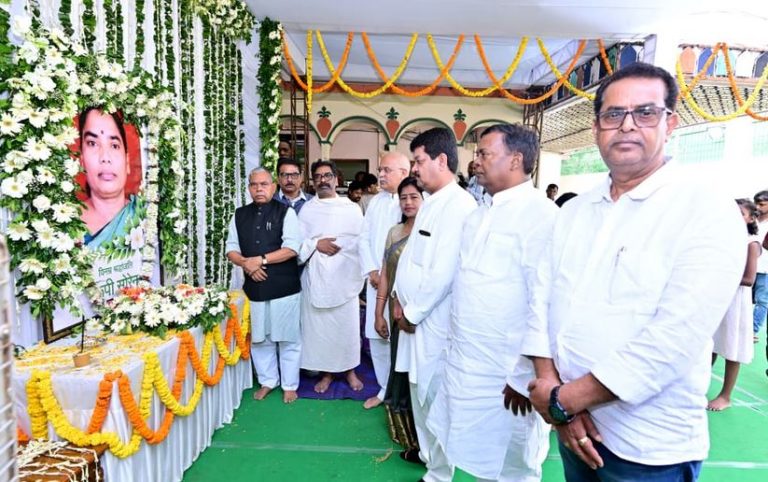 हेमंत सोरेन की दिवंगत मां रूपी सोरेन को भूपेश बघेल समेत कई नेताओं ने दी श्रद्धांजलि