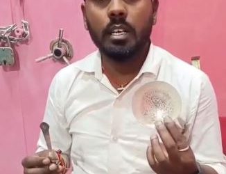 धनबाद में मोबाइल खरीदने पर मिले चांदी के चम्मच और कटोरे को लेकर विवाद, वीडियो वायरल 3 धनबाद में मोबाइल खरीदने पर मिले चांदी के चम्मच और कटोरे को लेकर विवाद, वीडियो वायरल