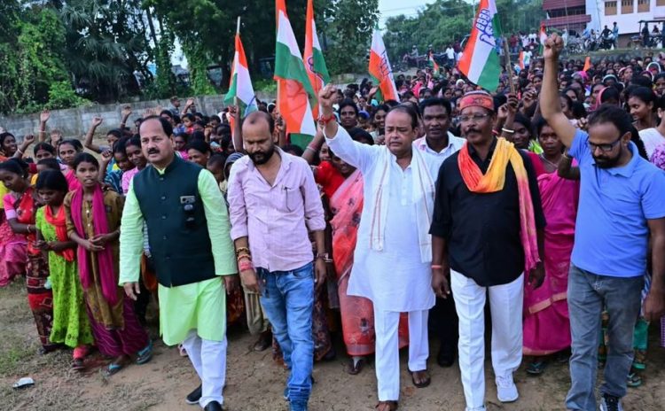 मतदाता सूची से नाम कटने की आशंका, स्वास्थ्य मंत्री से मिलीं जामताड़ा की महिलाएं 1 मतदाता सूची से नाम कटने की आशंका, स्वास्थ्य मंत्री से मिलीं जामताड़ा की महिलाएं