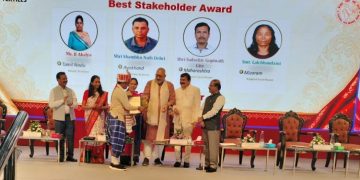 दुमका के रेशम किसान शंभूनाथ देहरी को राष्ट्रीय सम्मान, केंद्रीय मंत्री ने किया पुरस्कृत 11 दुमका के रेशम किसान शंभूनाथ देहरी को राष्ट्रीय सम्मान, केंद्रीय मंत्री ने किया पुरस्कृत