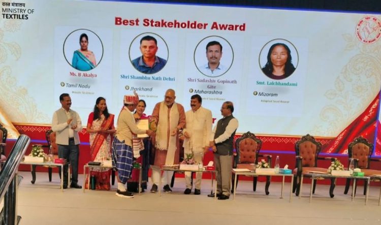 दुमका के रेशम किसान शंभूनाथ देहरी को राष्ट्रीय सम्मान, केंद्रीय मंत्री ने किया पुरस्कृत