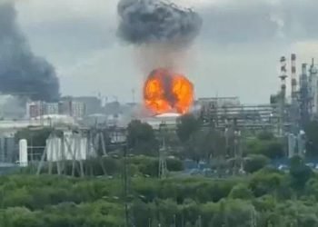 Ukraine Russia war: रुस पर यूक्रेन का अबतक का सबसे बड़ा ड्रोन हमला, 1000 ड्रोन और 4 मिसाइलें मार गिराने का दावा